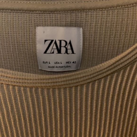 Light Weight Ribbed Sweater. - Picture 4 of 5